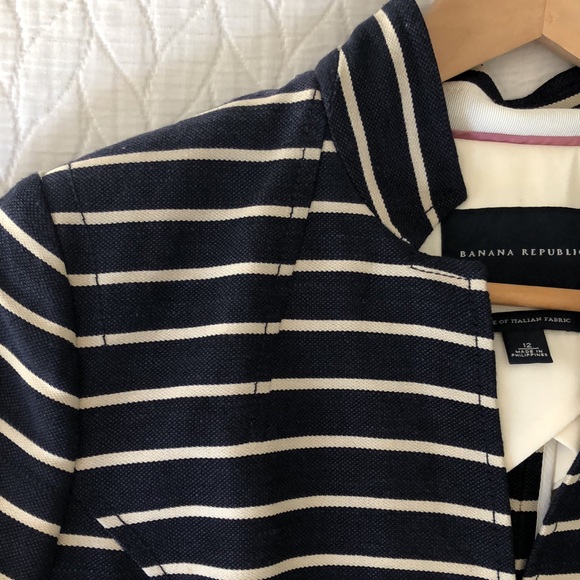 Banana Republic Tailored Blazer - Picture 9 of 15